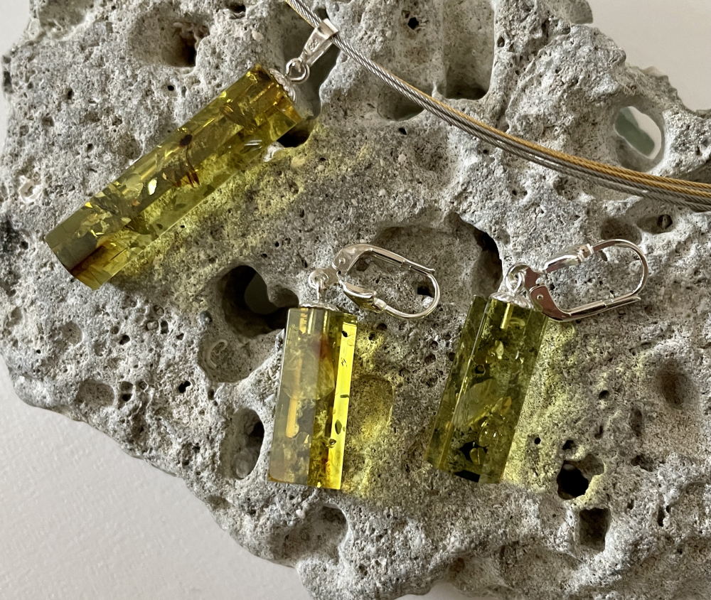 Grüner Bernstein Anhänger + Ohrhänger Set